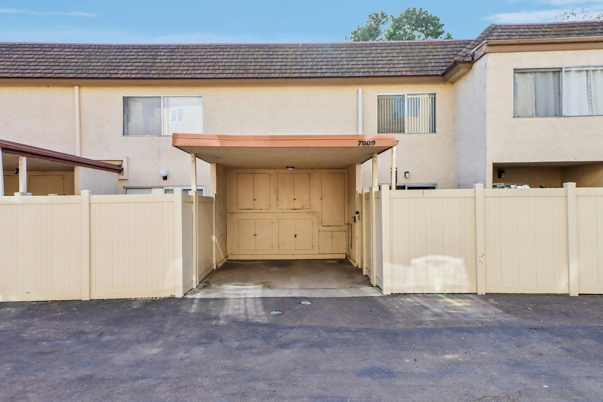 7809 Starling Dr