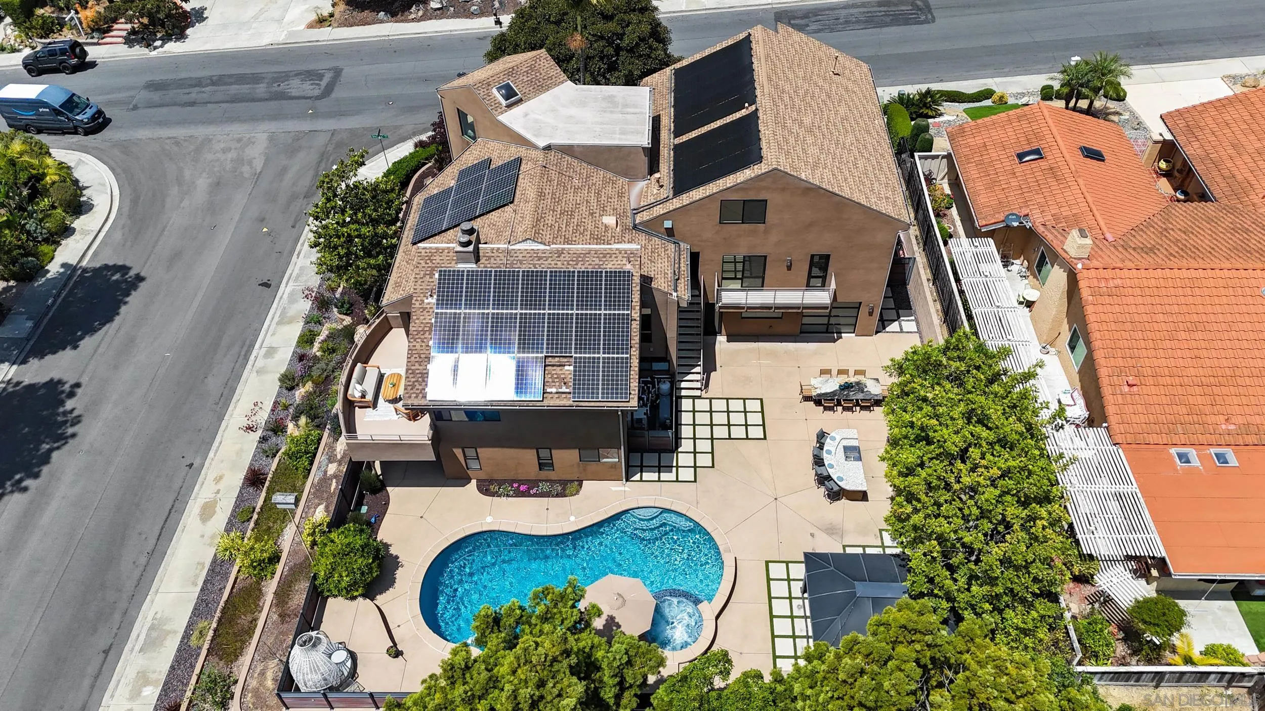 2709 Unicornio Street