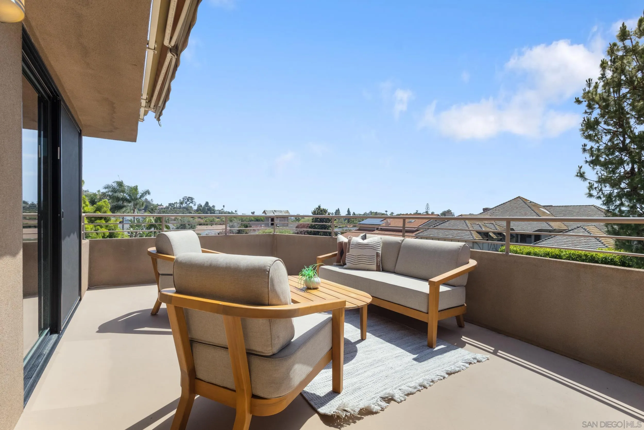2709 Unicornio Street