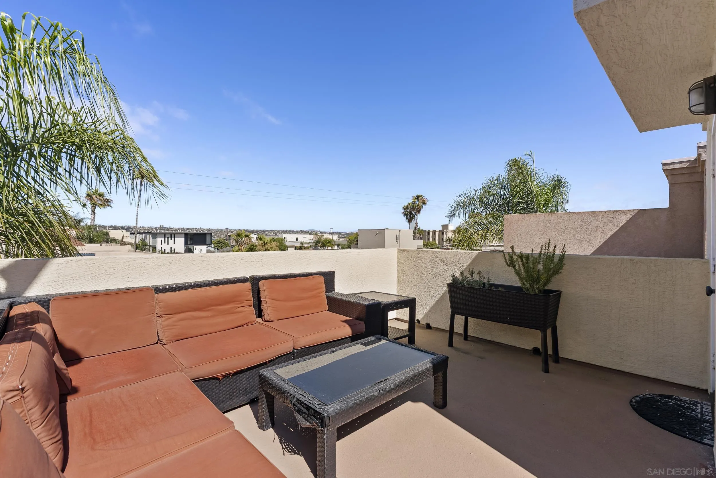 3953 Sequoia St