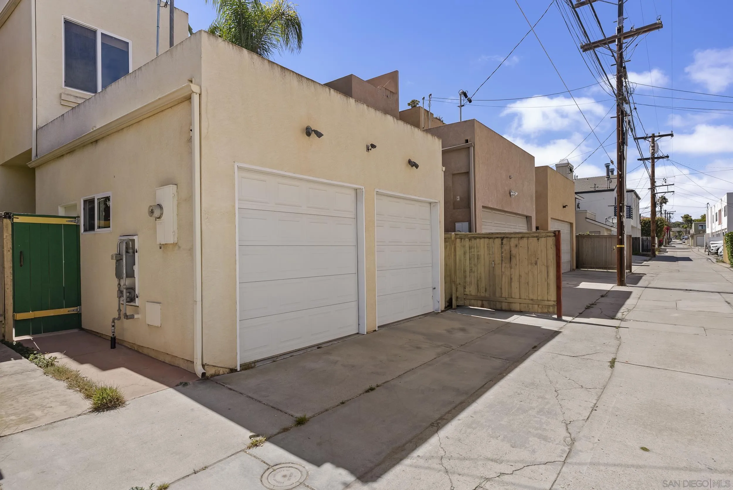 3953 Sequoia St