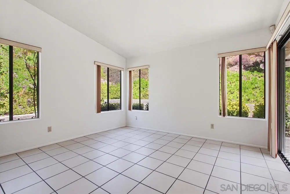 12724 Via Nasca