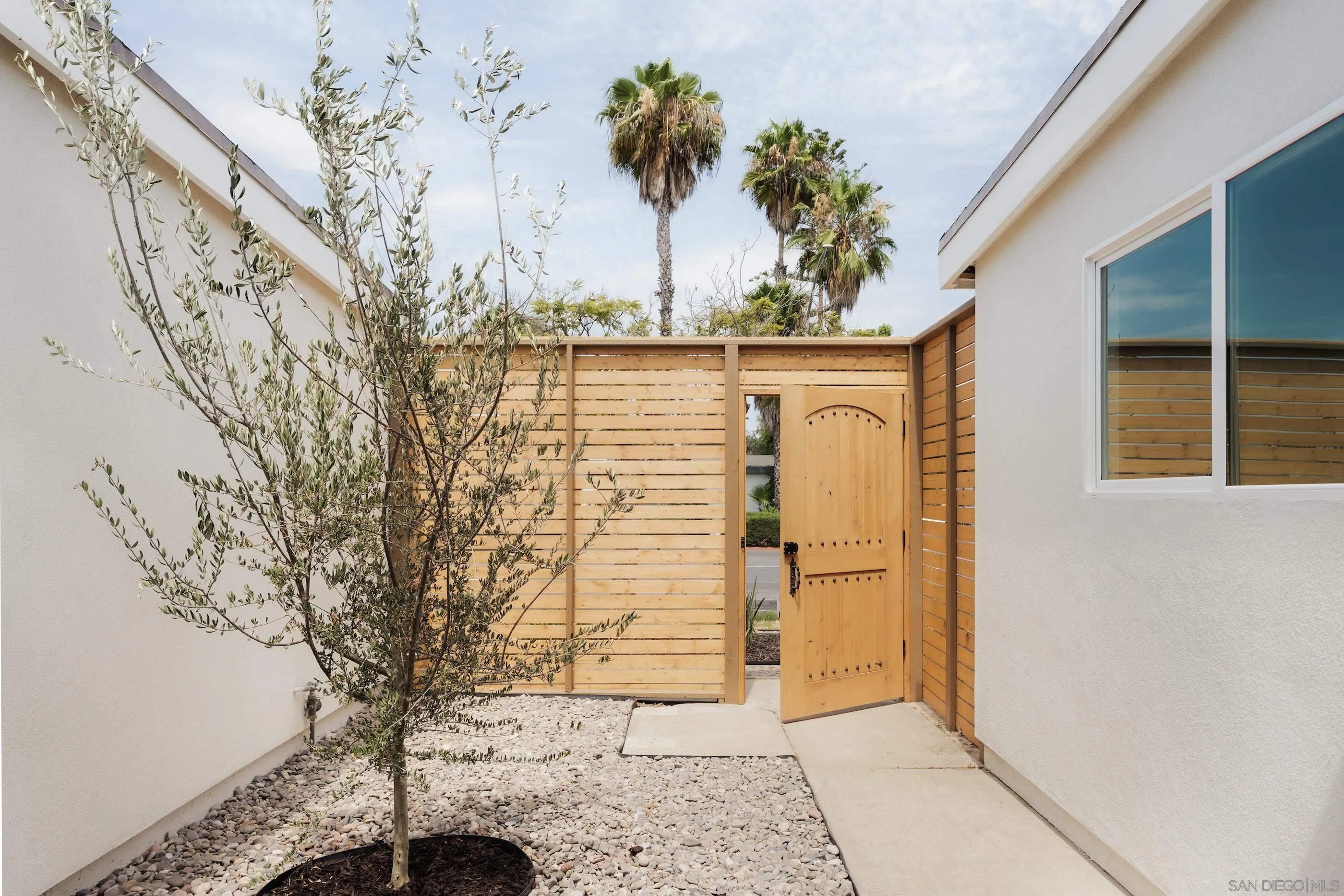 2806 Mission Village Dr