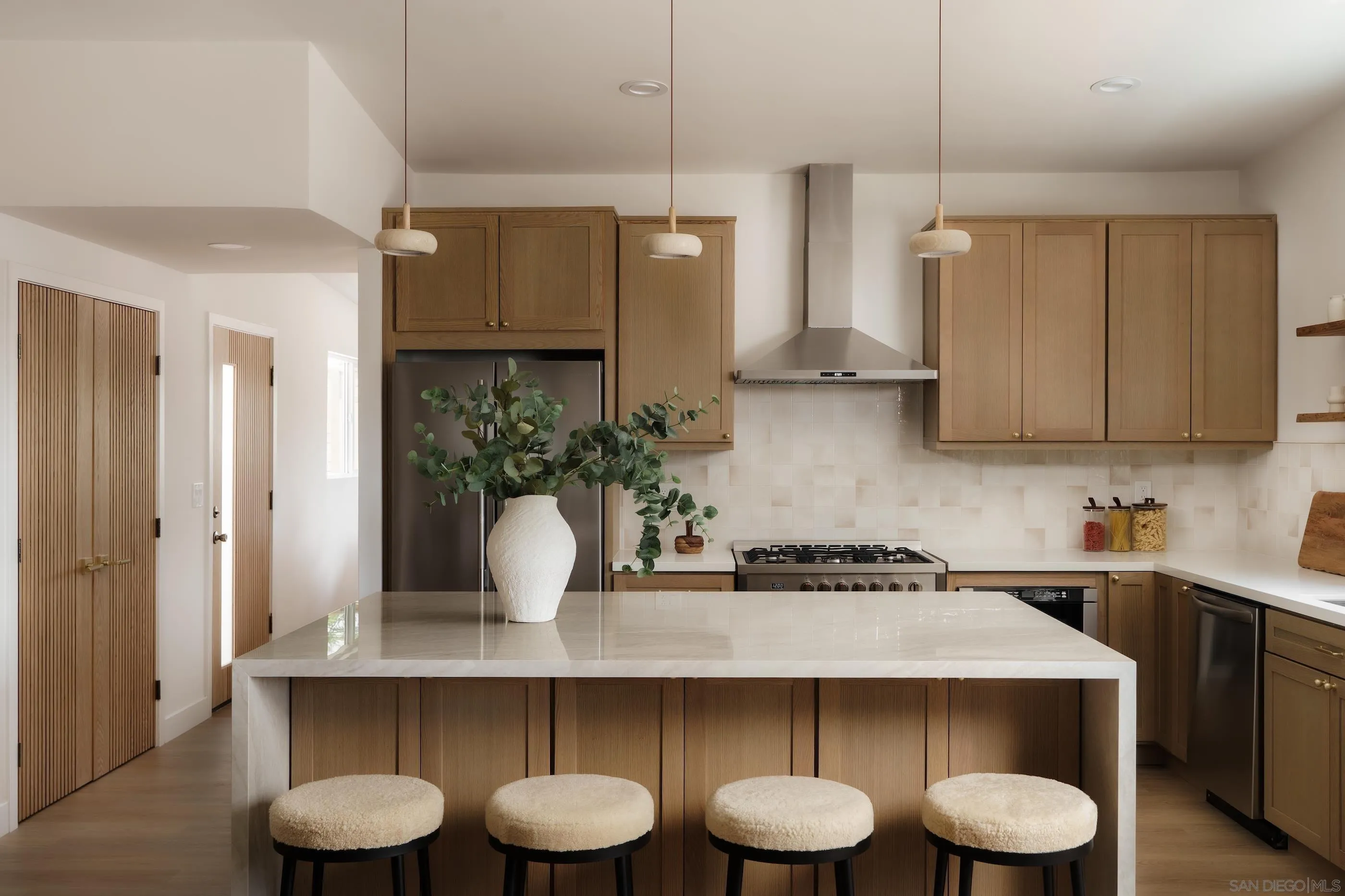 2806 Mission Village Dr