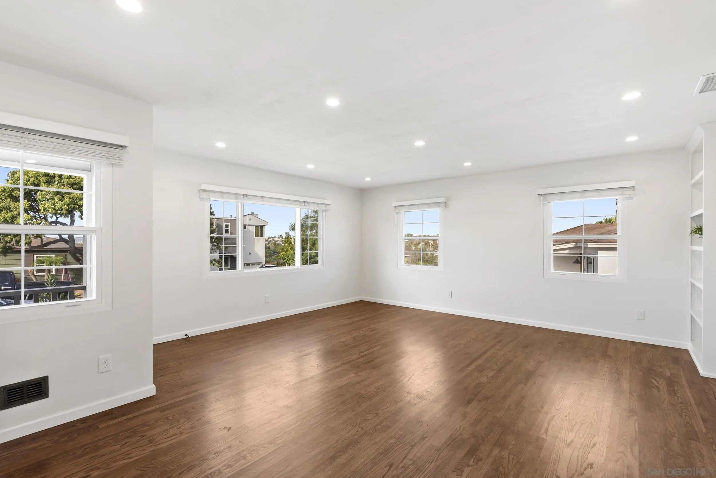 4325 Long Branch