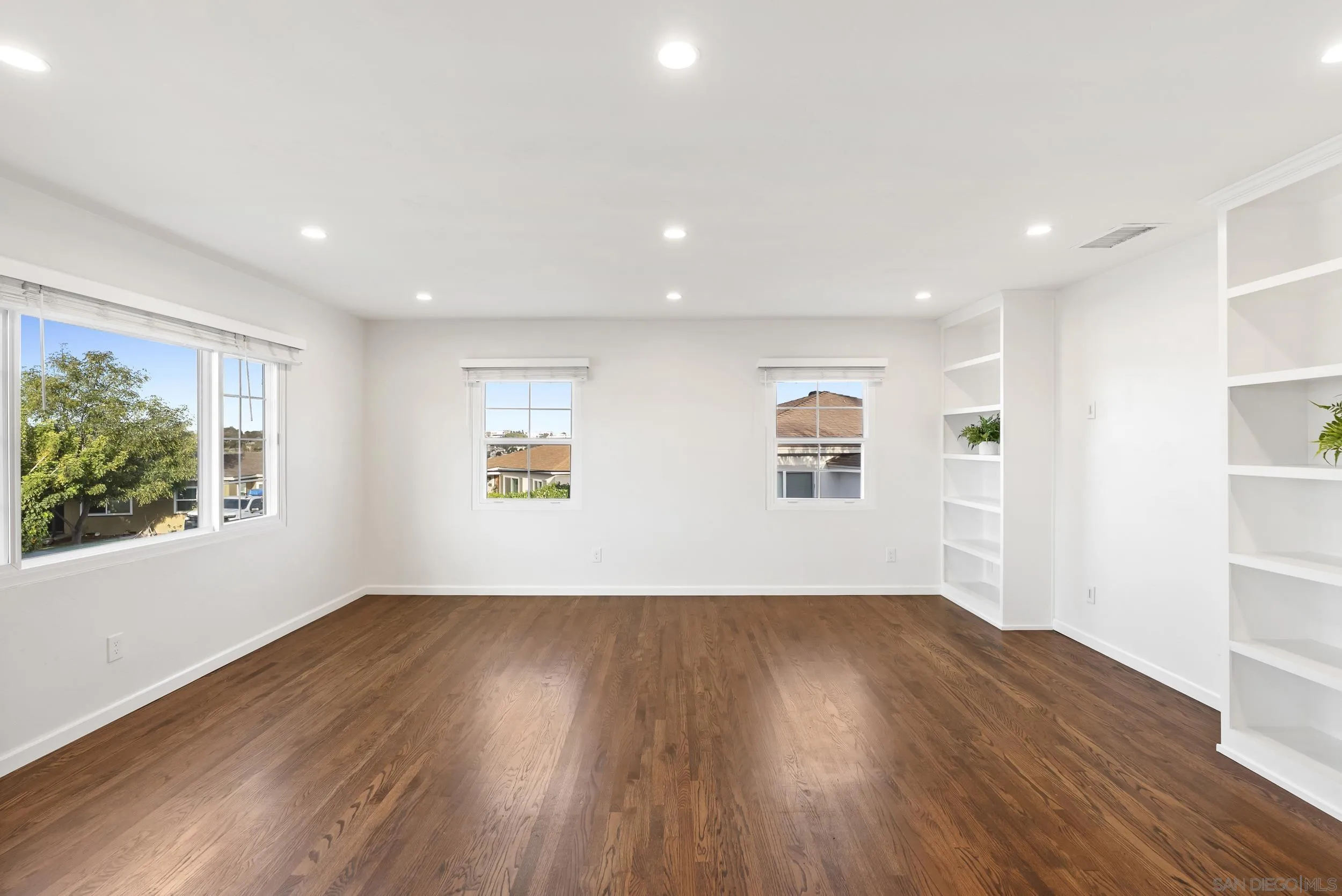 4325 Long Branch