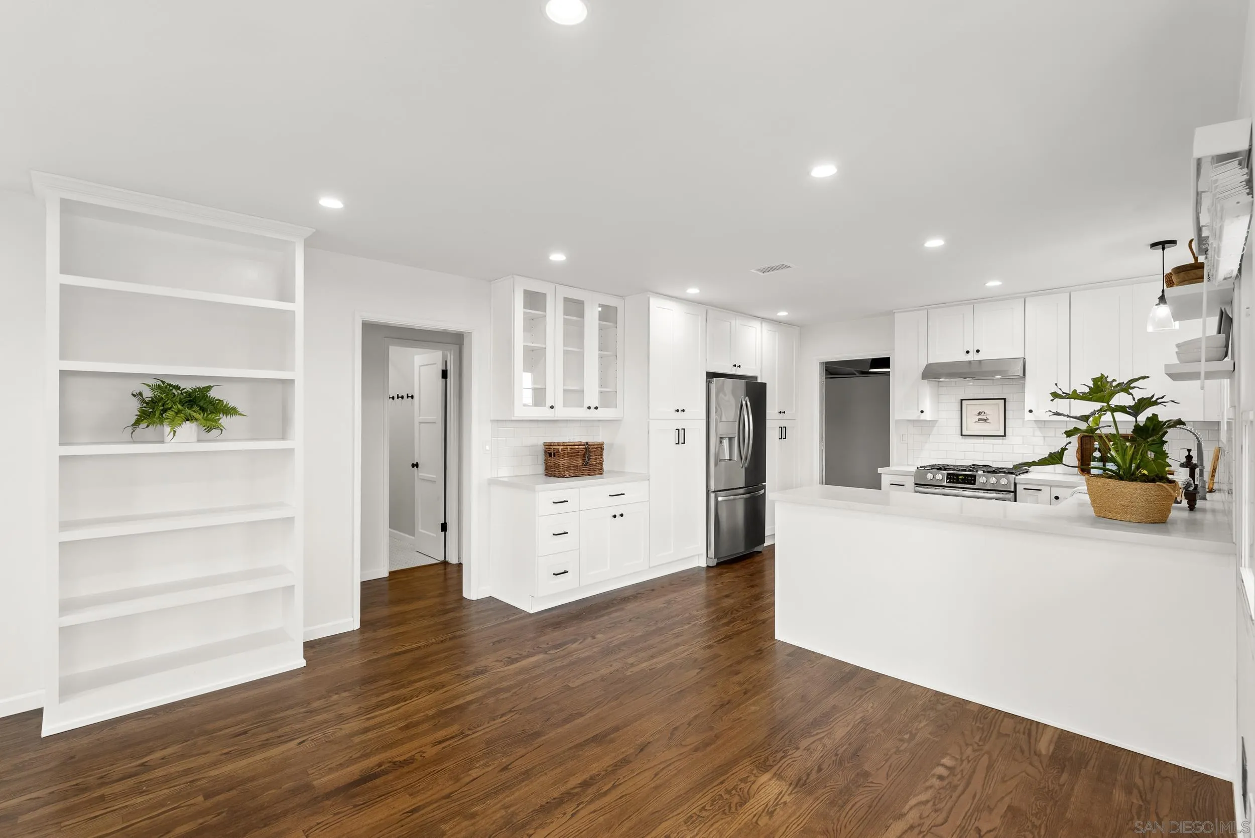 4325 Long Branch
