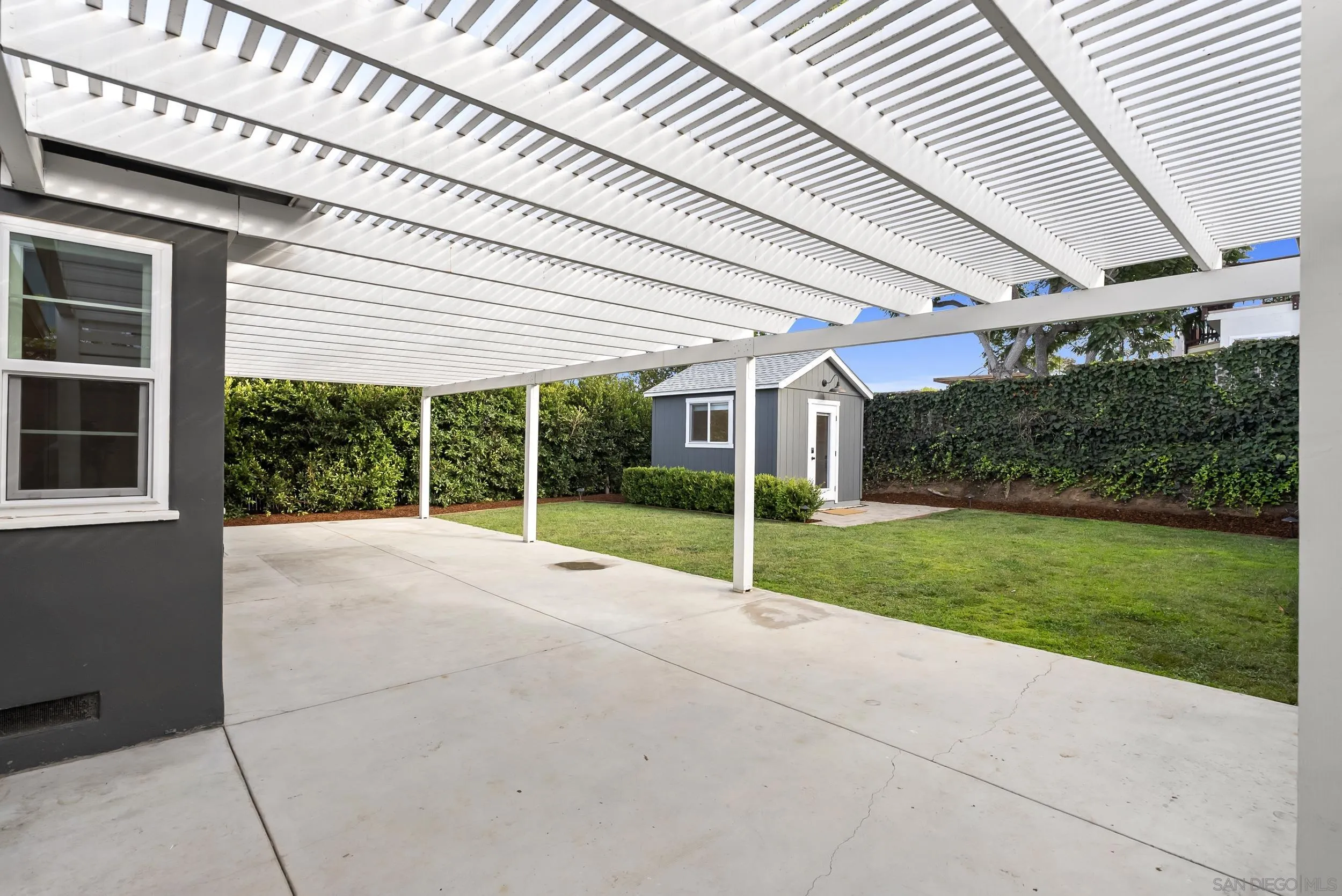 4325 Long Branch