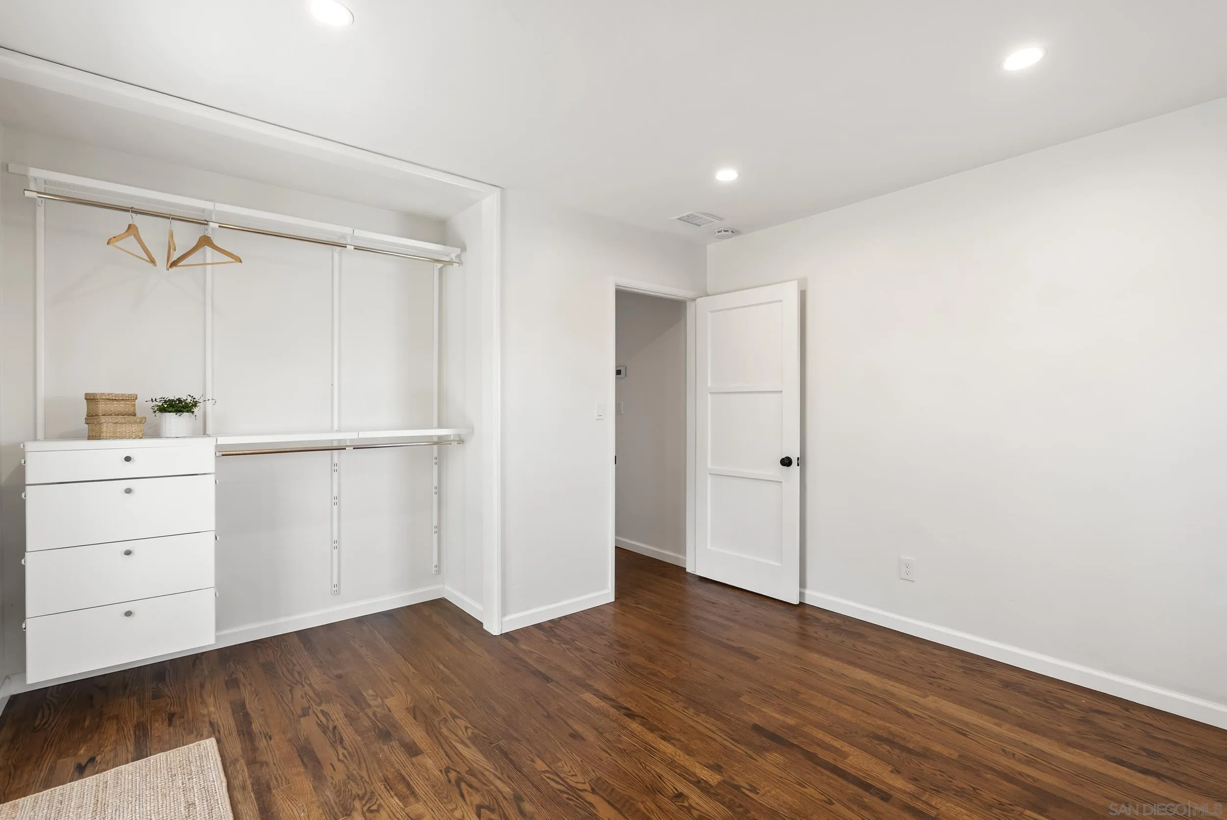 4325 Long Branch