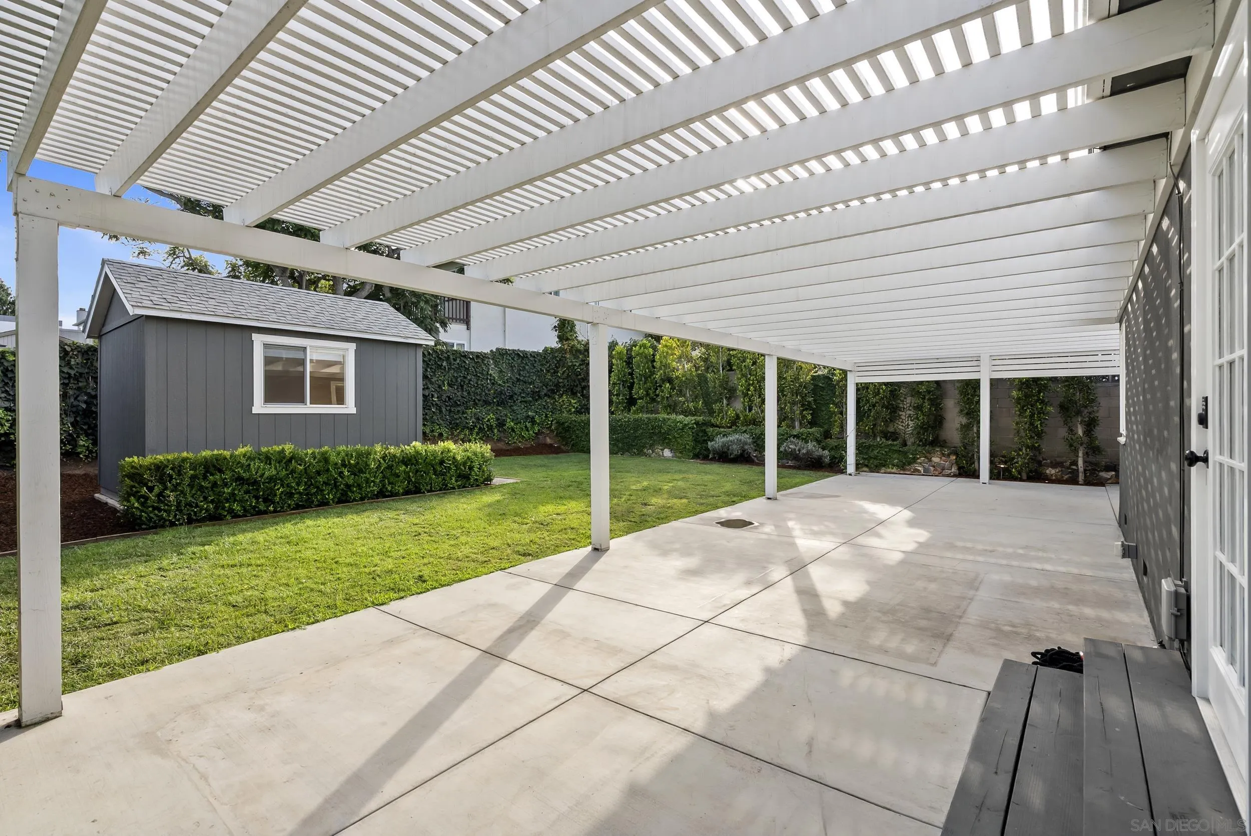 4325 Long Branch