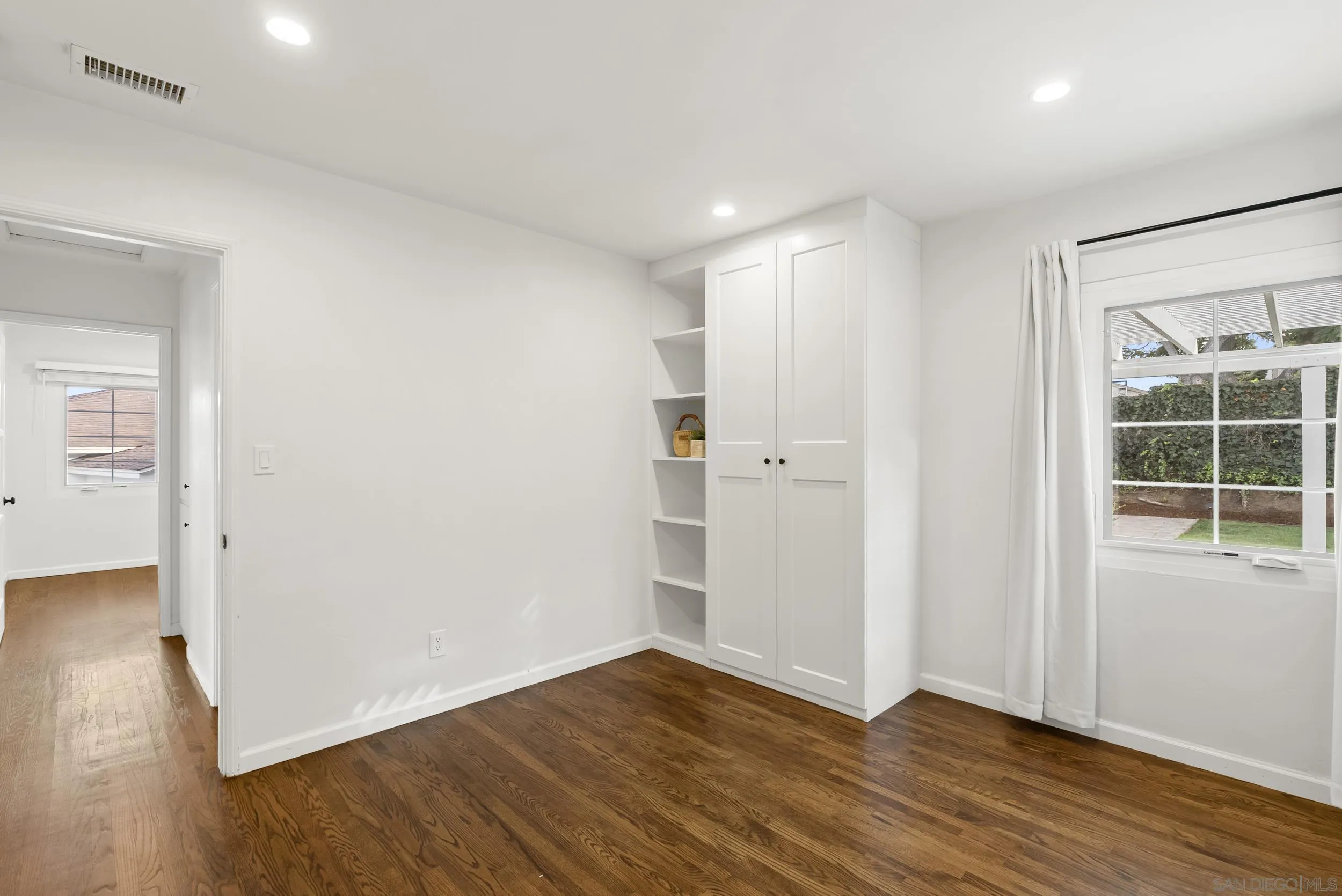 4325 Long Branch