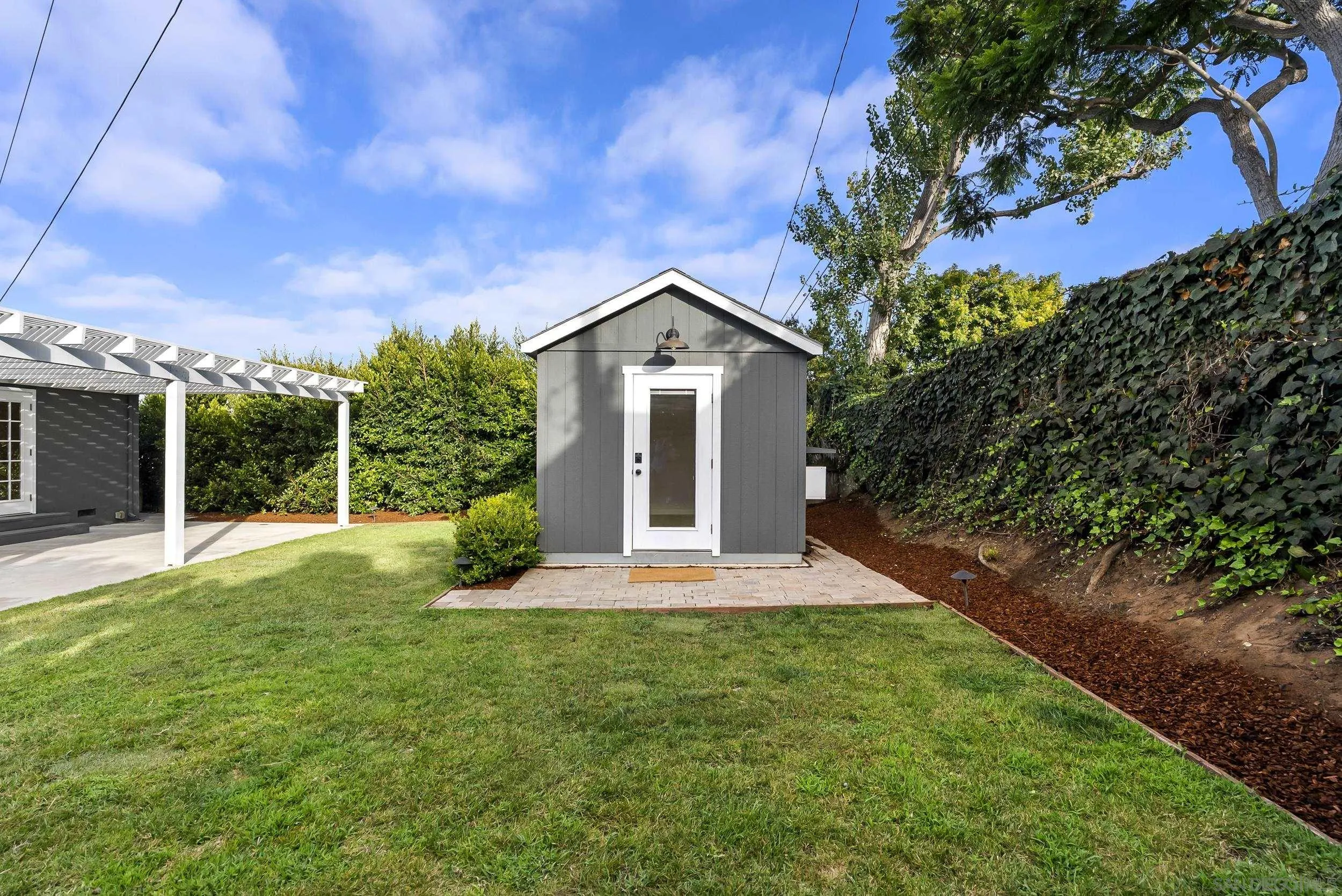 4325 Long Branch
