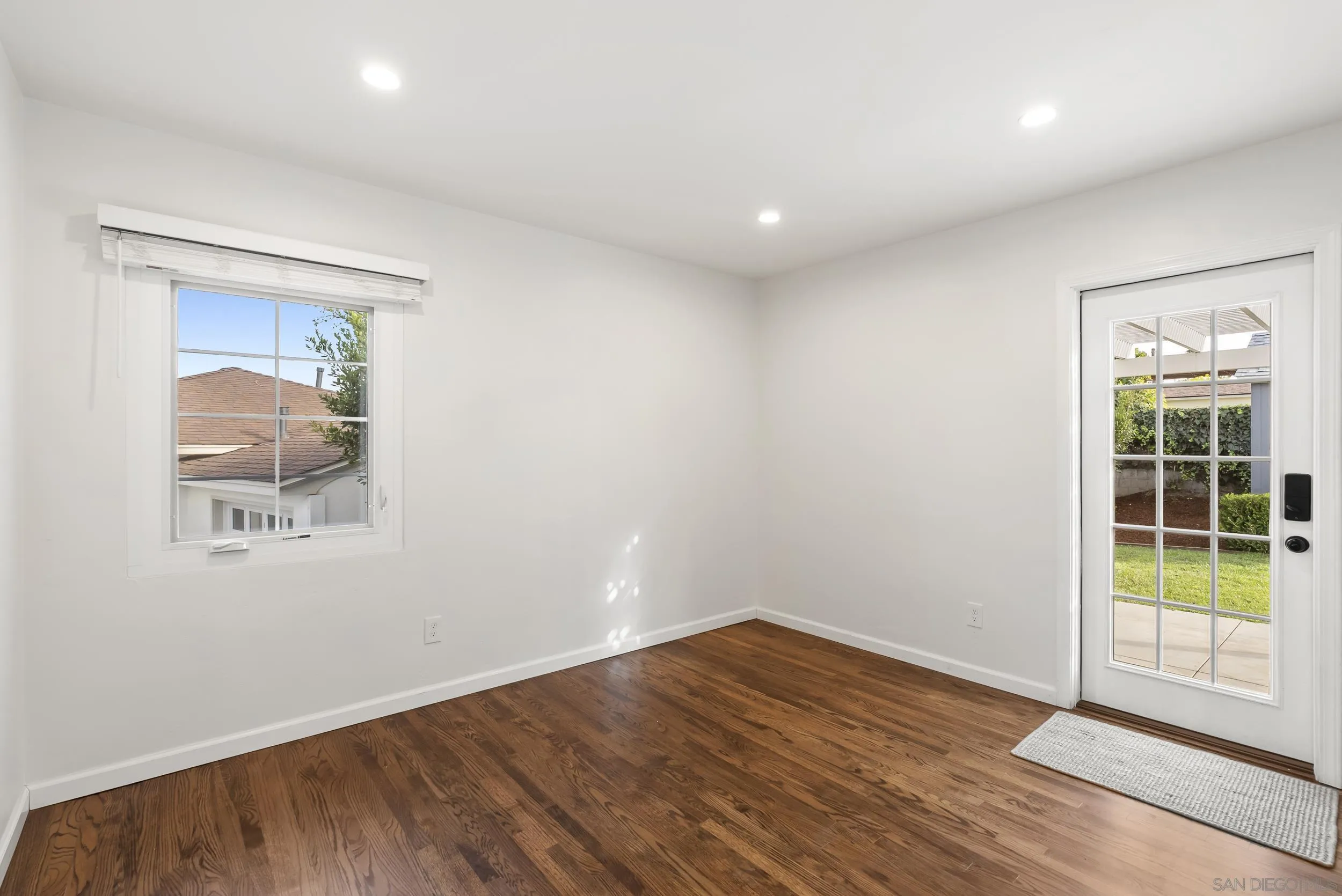 4325 Long Branch