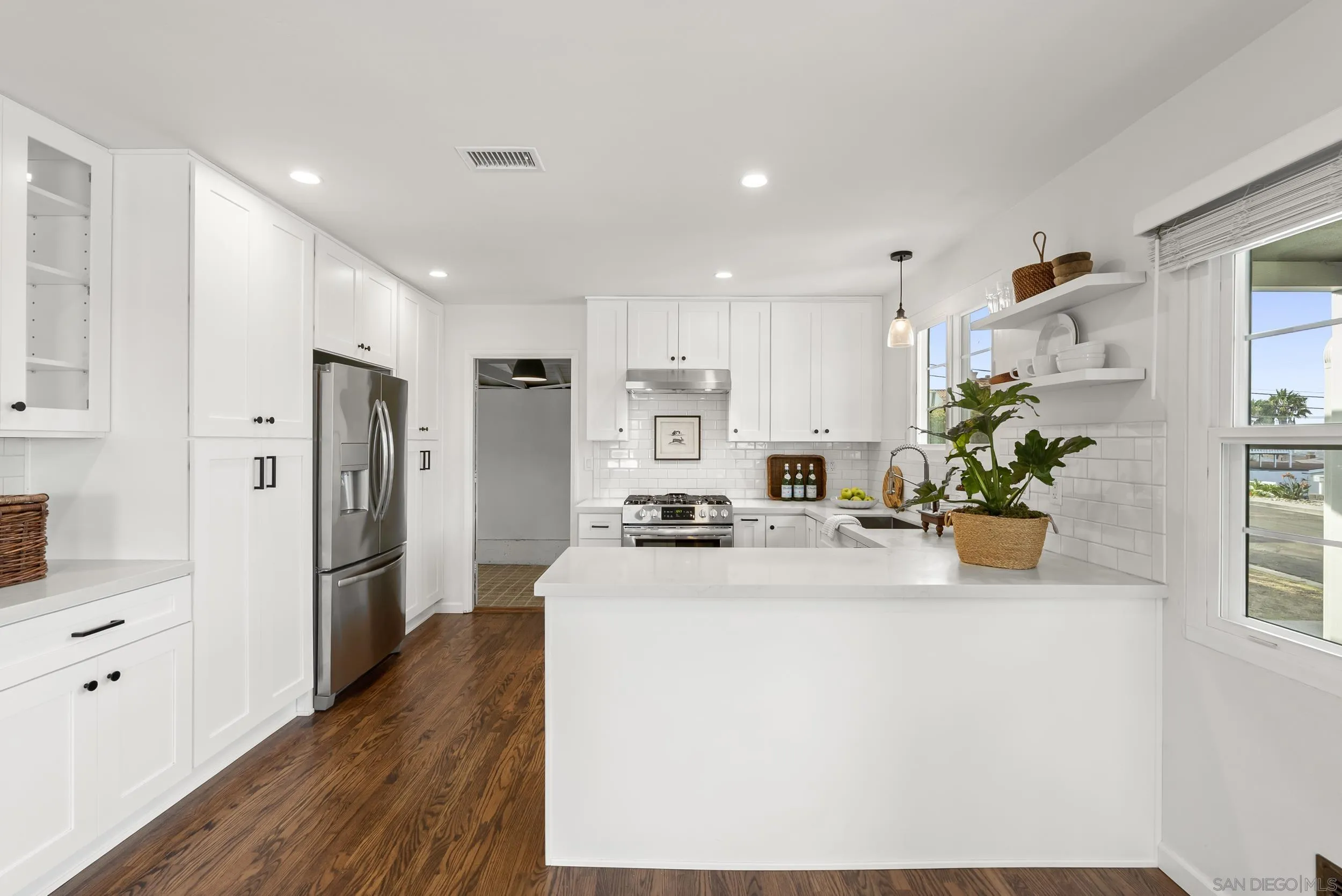 4325 Long Branch