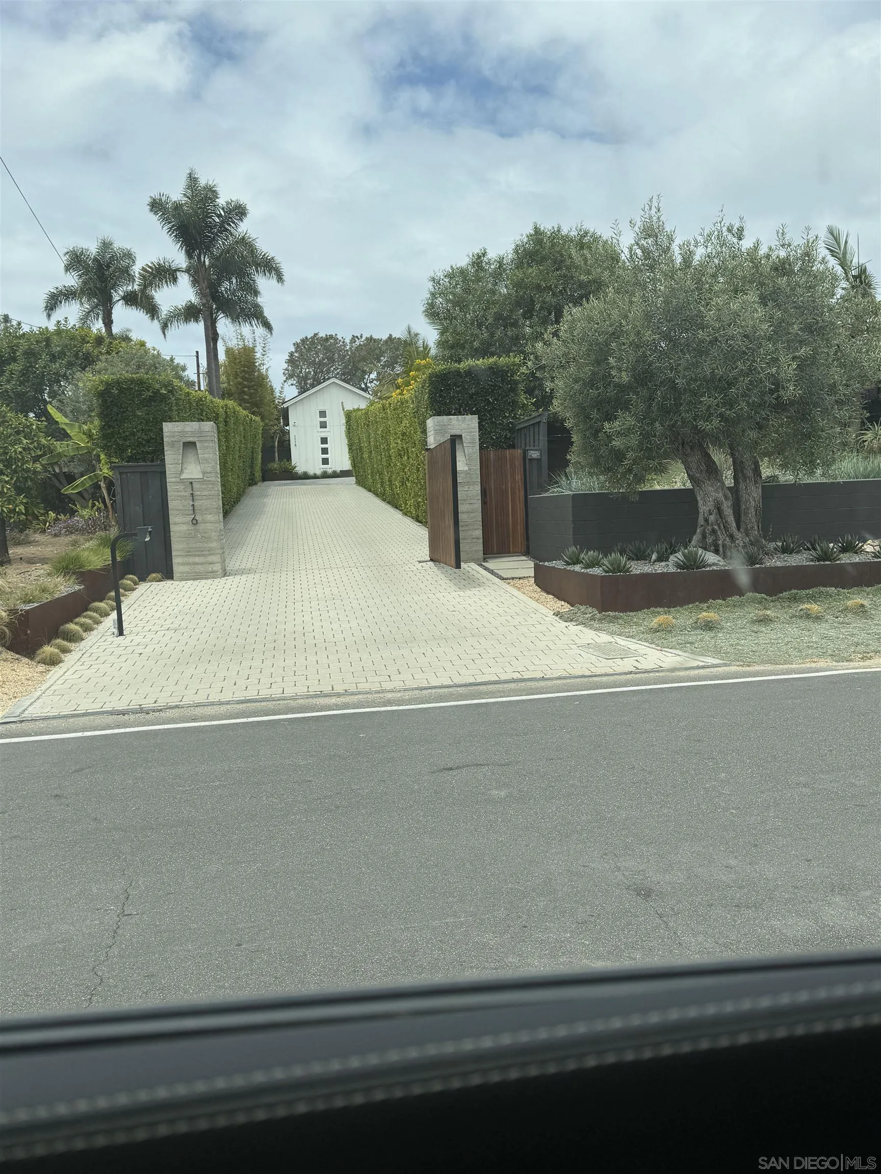 1116 Crest Drive