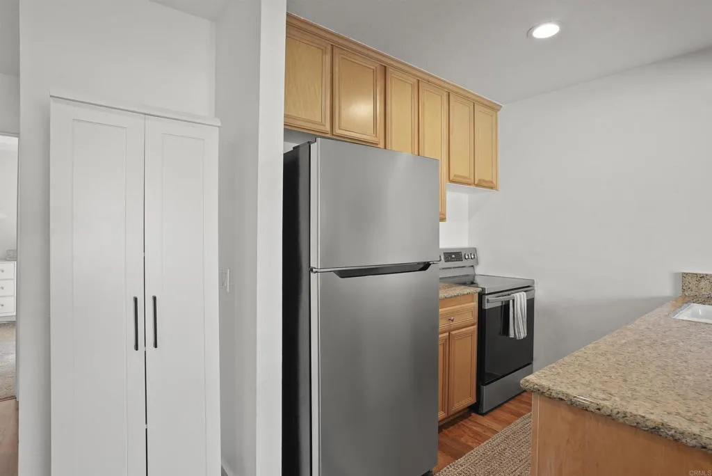 615 Vine St Unit Unit 8