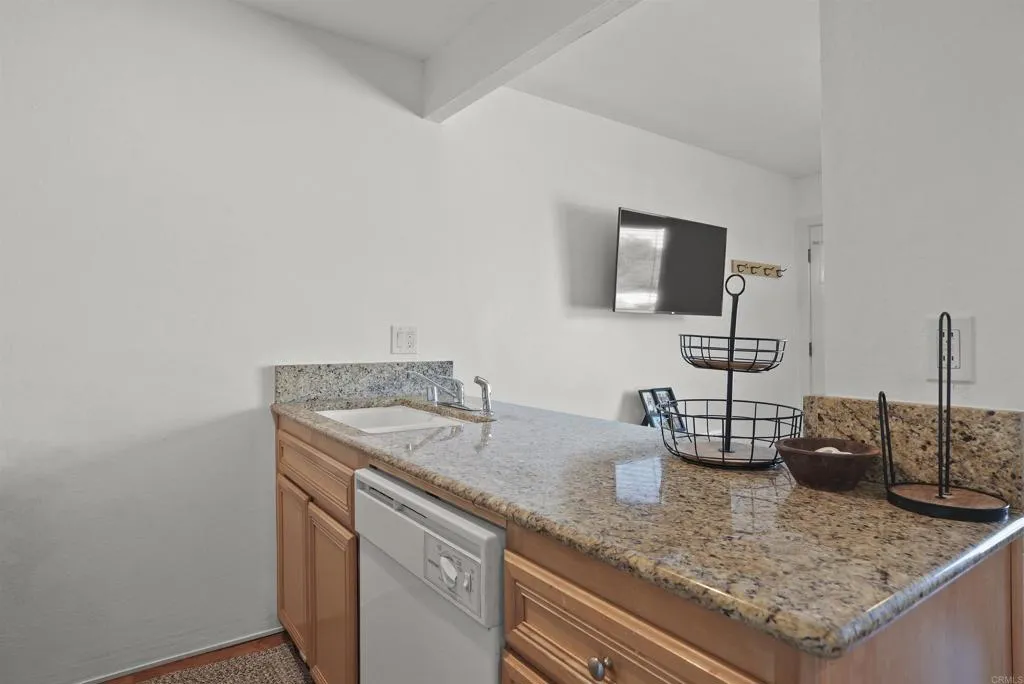 615 Vine St Unit Unit 8