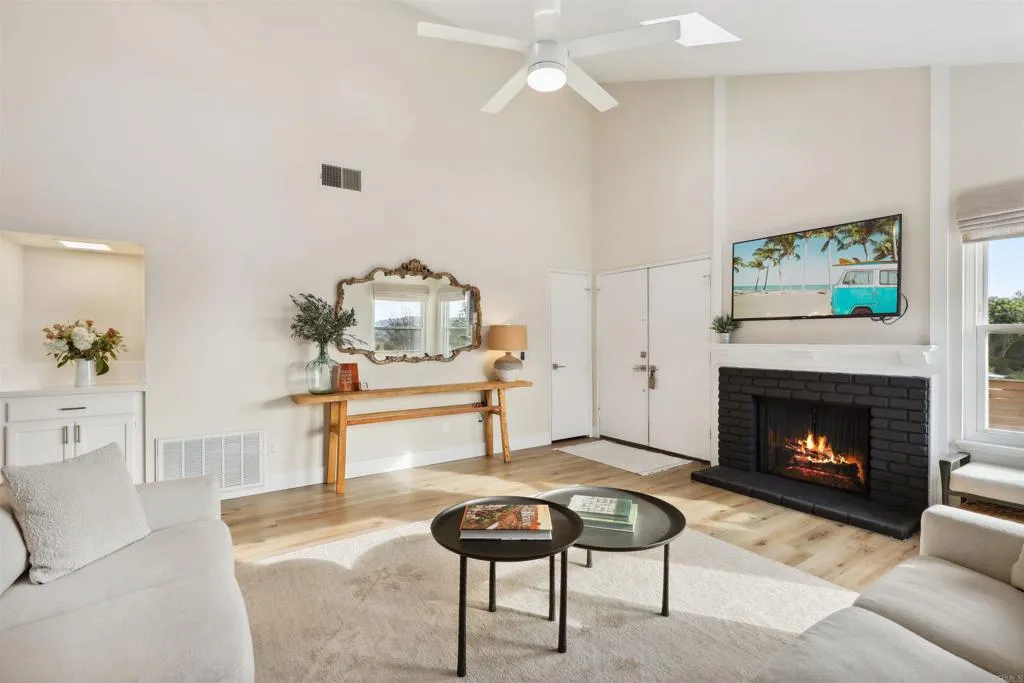 3132 Del Rey Avenue