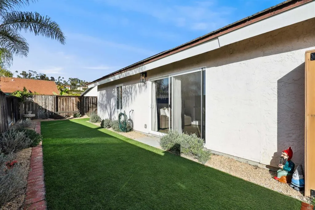 3132 Del Rey Avenue