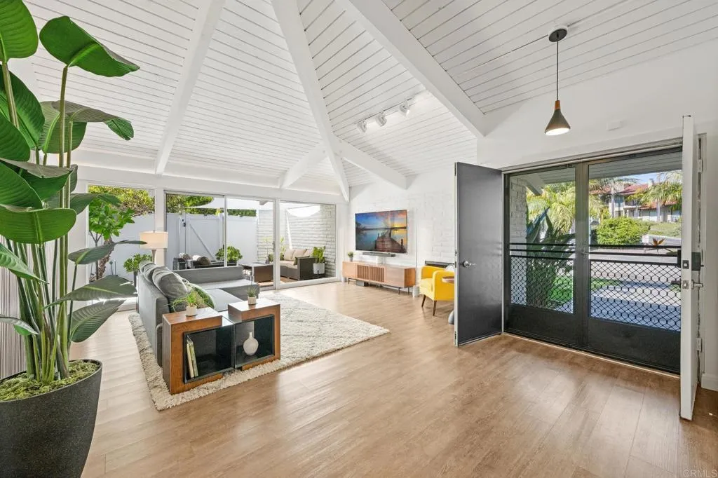 7095 Estrella De Mar Road Unit C