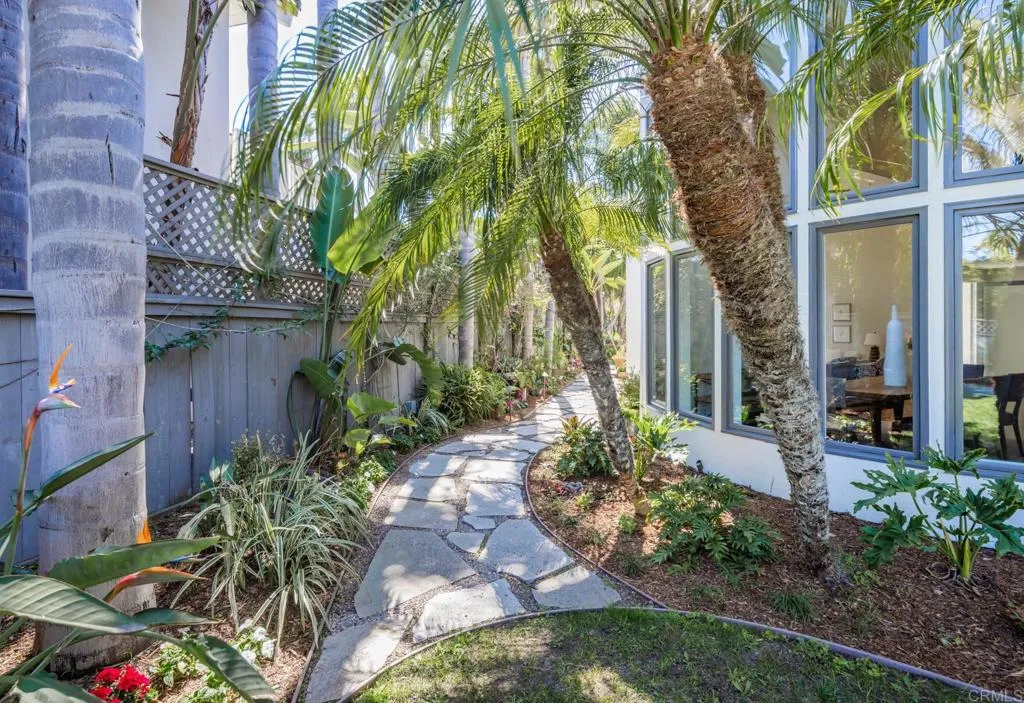 625 Hymettus Avenue