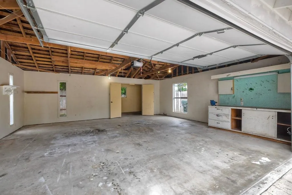 402 Parkwood Lane