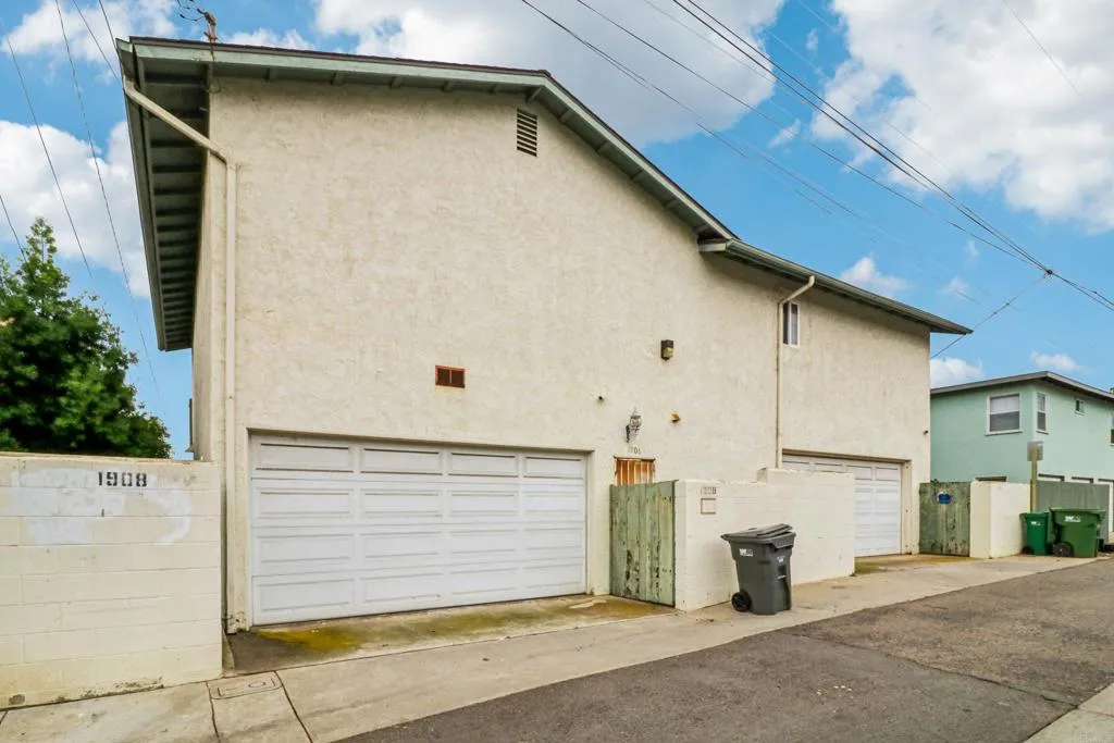 1906 S Broadway