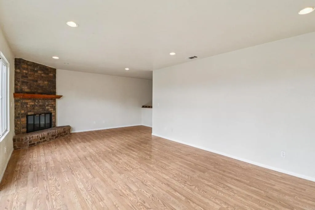 1906 S Broadway