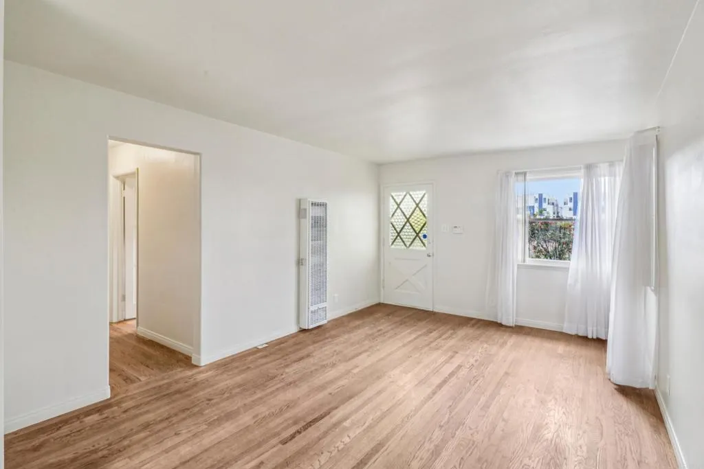 1906 S Broadway