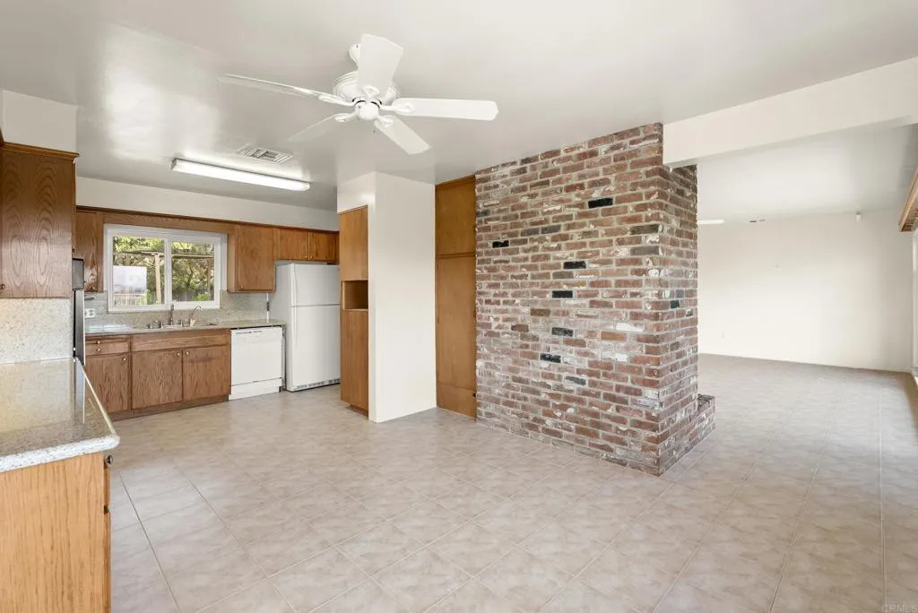 899 Van Horn Rd