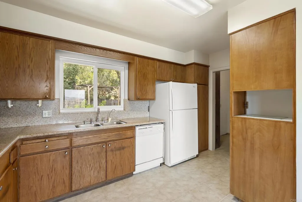 899 Van Horn Rd