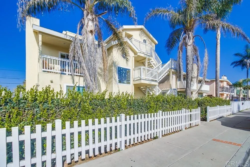 152 Evergreen Ave Unit 4