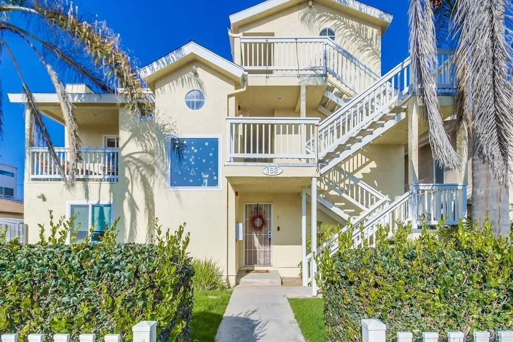 152 Evergreen Ave Unit 4