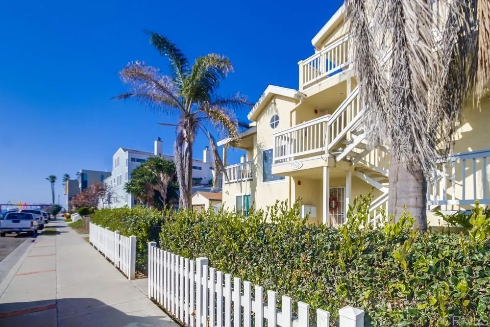 152 Evergreen Ave Unit 4