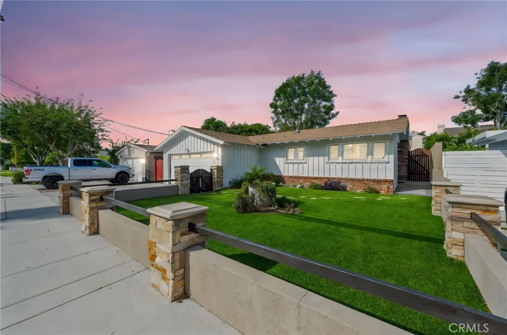 2689 Santa Ana Avenue