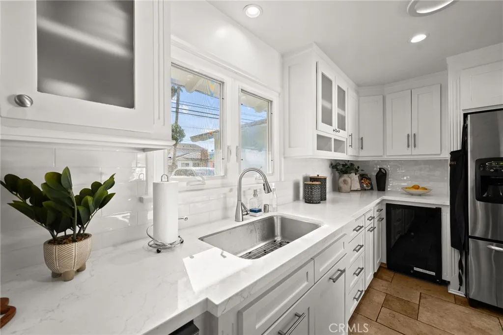 2689 Santa Ana Avenue