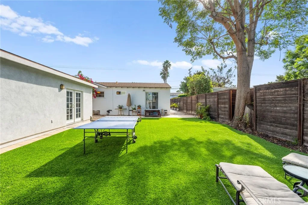 2689 Santa Ana Avenue