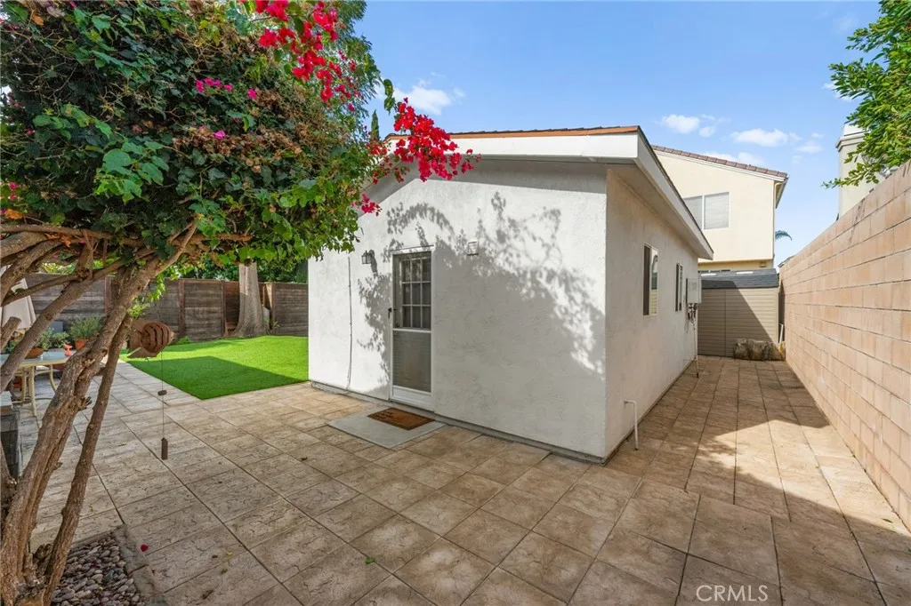 2689 Santa Ana Avenue
