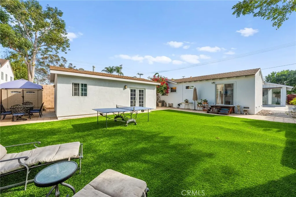 2689 Santa Ana Avenue