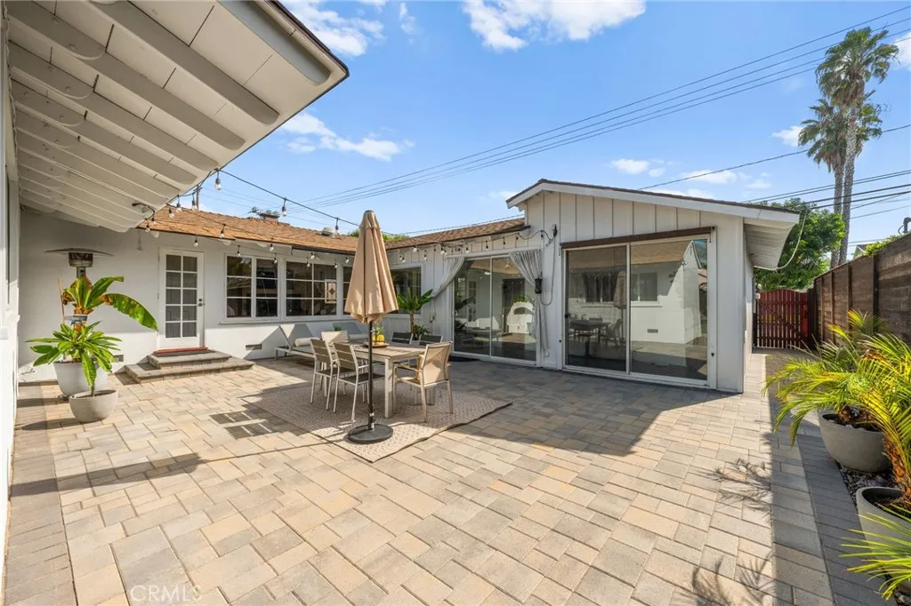 2689 Santa Ana Avenue