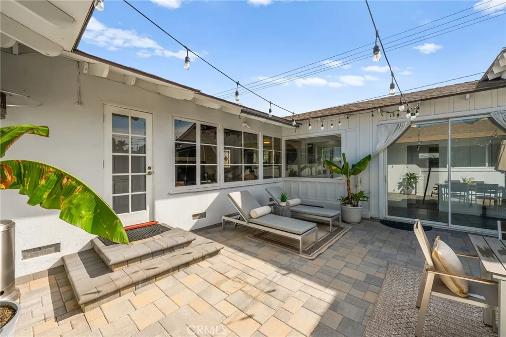 2689 Santa Ana Avenue
