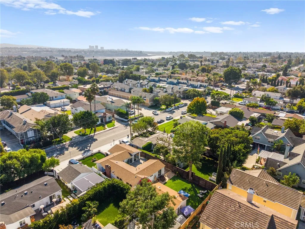 2689 Santa Ana Avenue