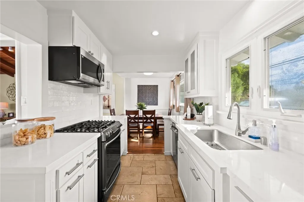 2689 Santa Ana Avenue