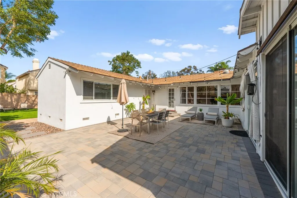 2689 Santa Ana Avenue