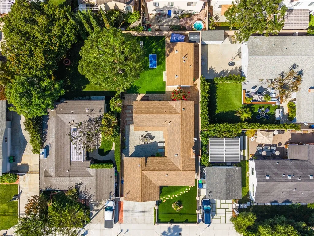 2689 Santa Ana Avenue