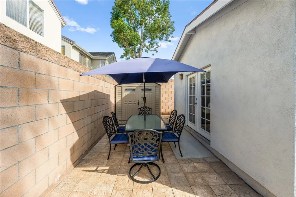 2689 Santa Ana Avenue