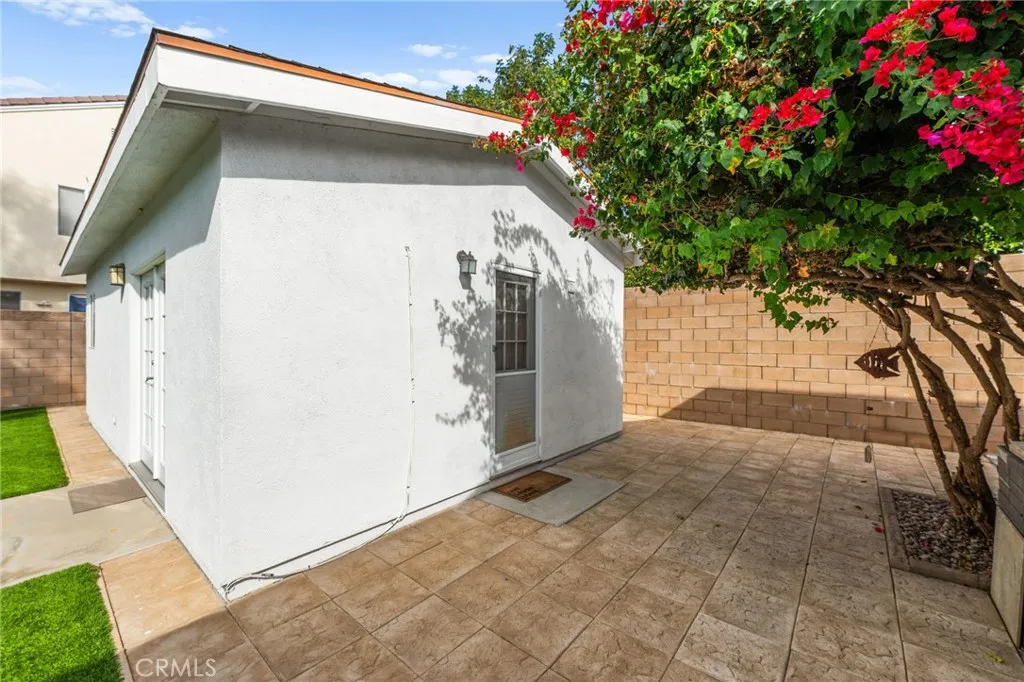2689 Santa Ana Avenue