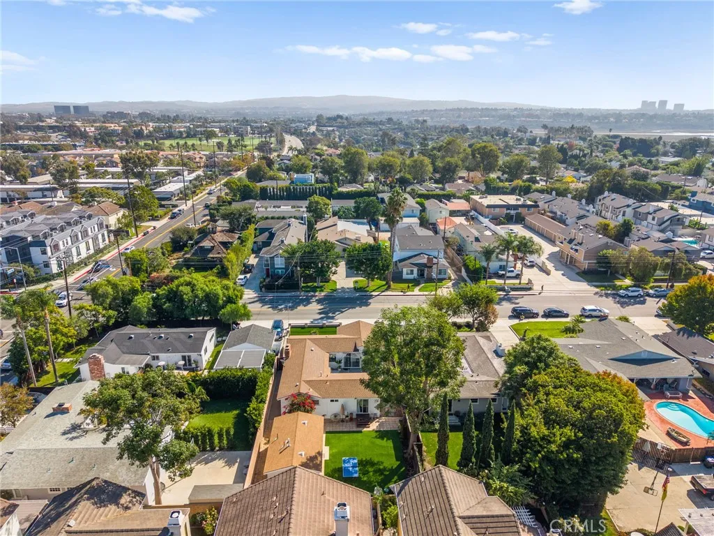 2689 Santa Ana Avenue