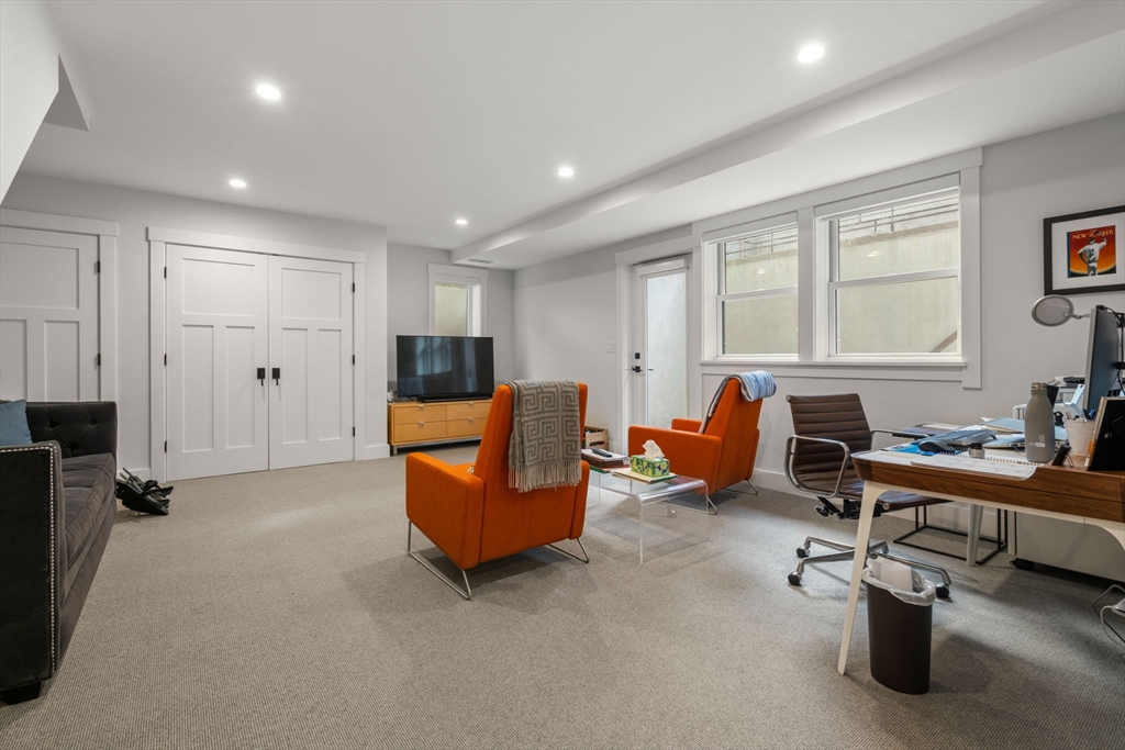 136 Cushing St # 136