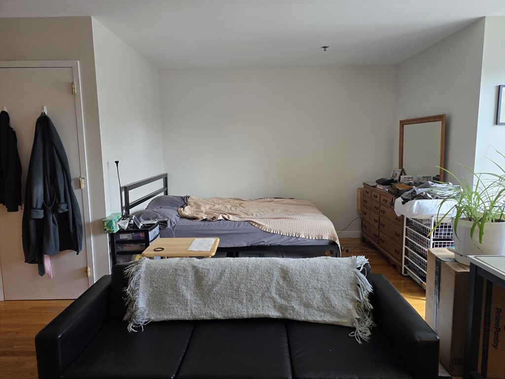 950 Massachusetts Ave # 211